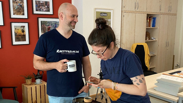 Das Kaffee-Experiment - Röstung vom Kaffeestrauch in unserem Büro