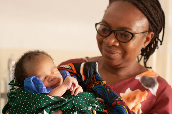 Neugeborenes auf der Mutter-Kind-Station im Litembo Hospital